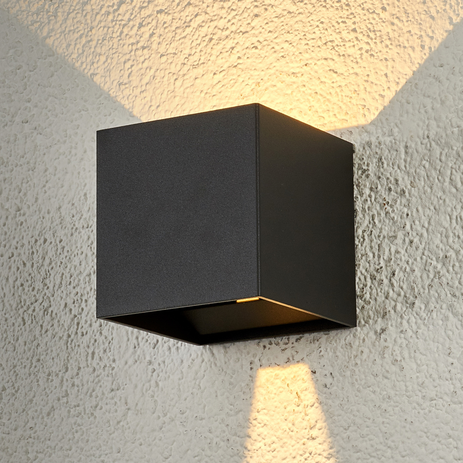 Kuutiomainen Ella LED-ulkoseinävalaisin