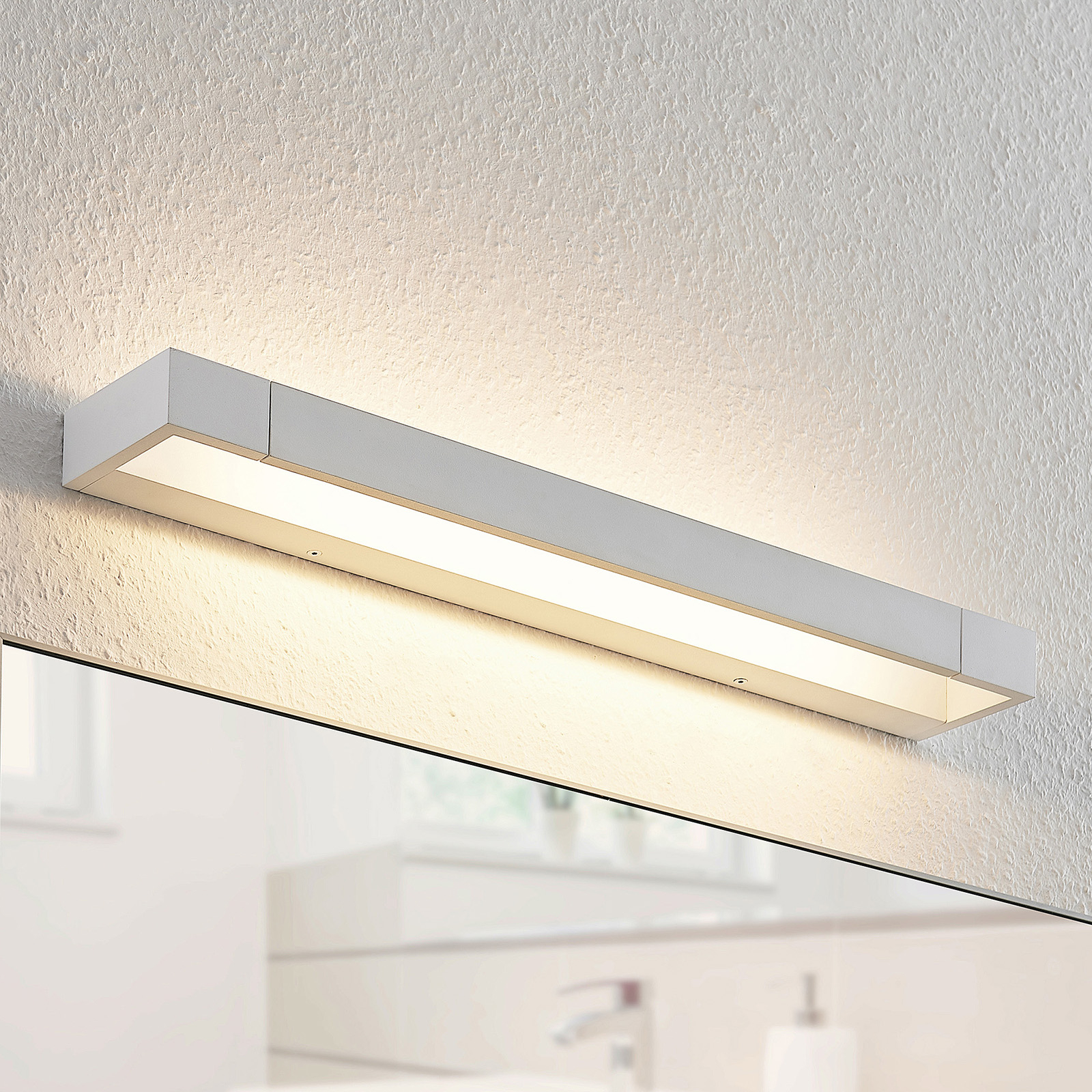 Arcchio Jora -LED-seinävalaisin, IP44, 60 cm
