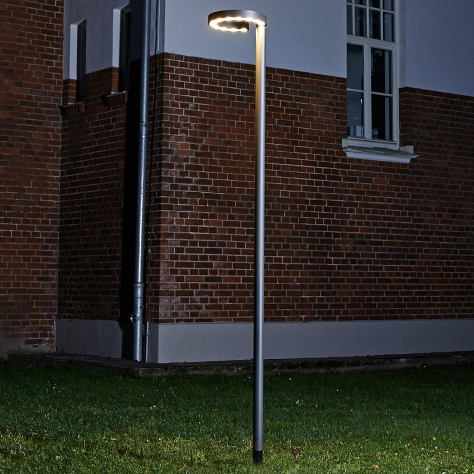 LED-lyhtypylväs Jannis 24 W Cree LEDeillä