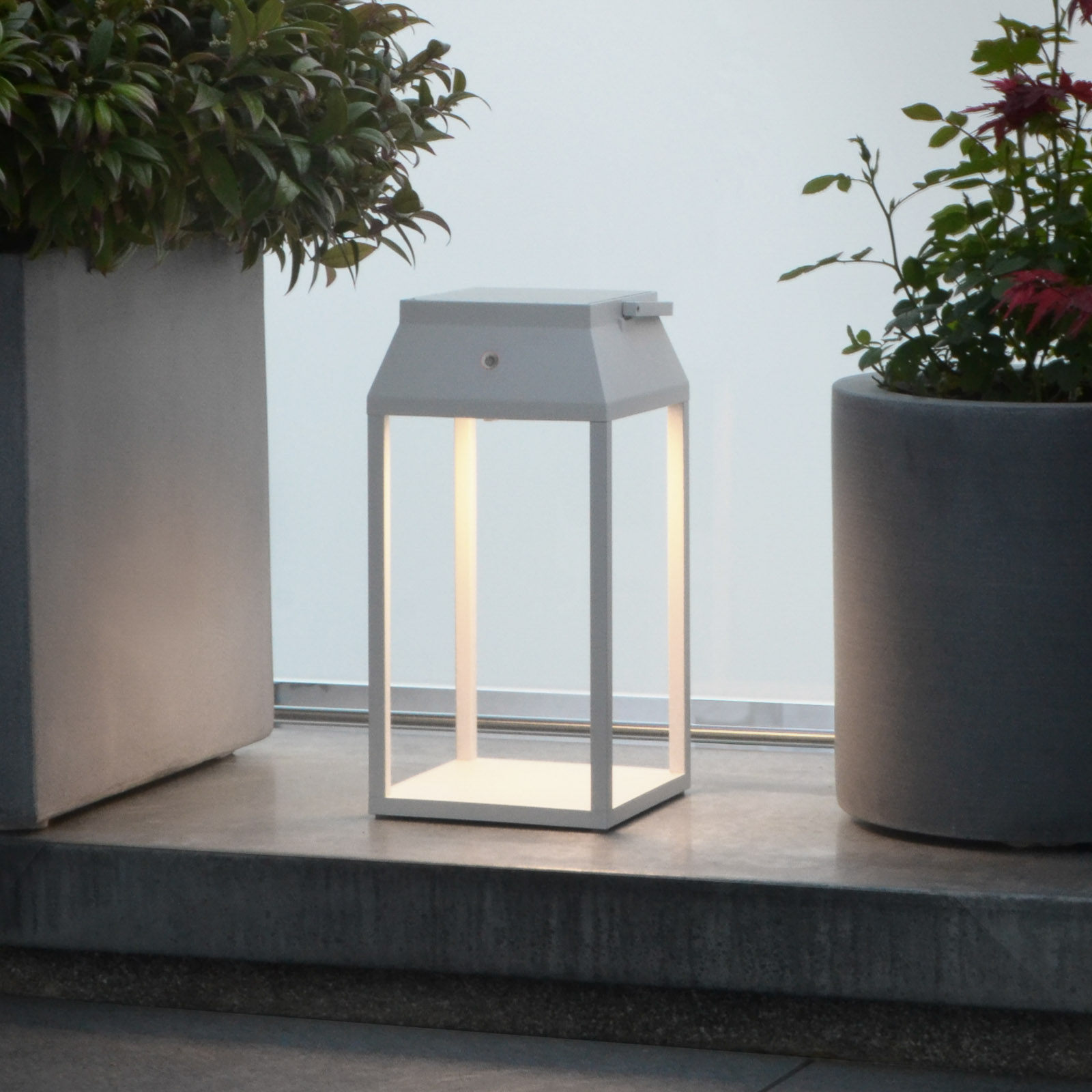 Aurinkokäyttöinen LED-lyhty Louis, valkoinen