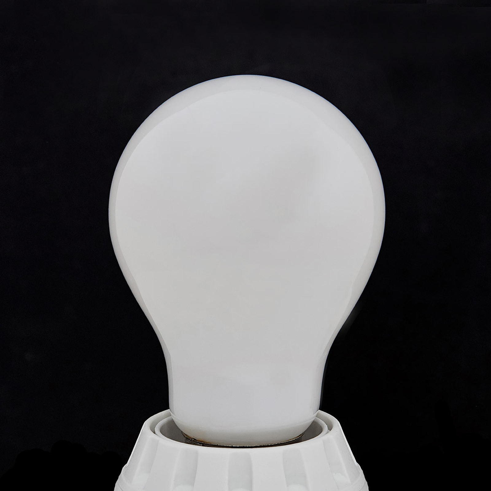 E27 -LED-lamppu 4W, 470Lm, 2700K, opaali