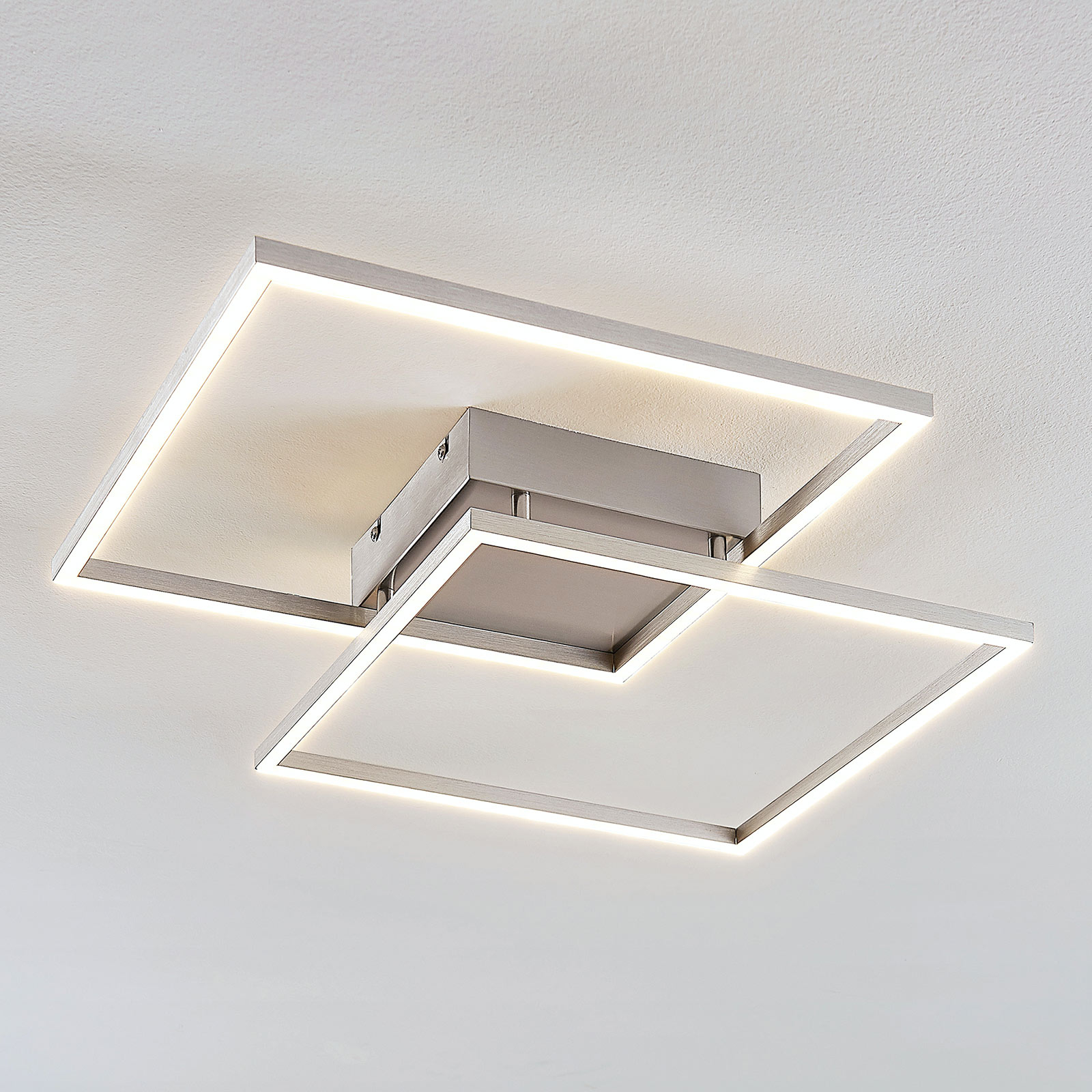 Muotoilultaan kiehtova LED-kattolamppu Mirac