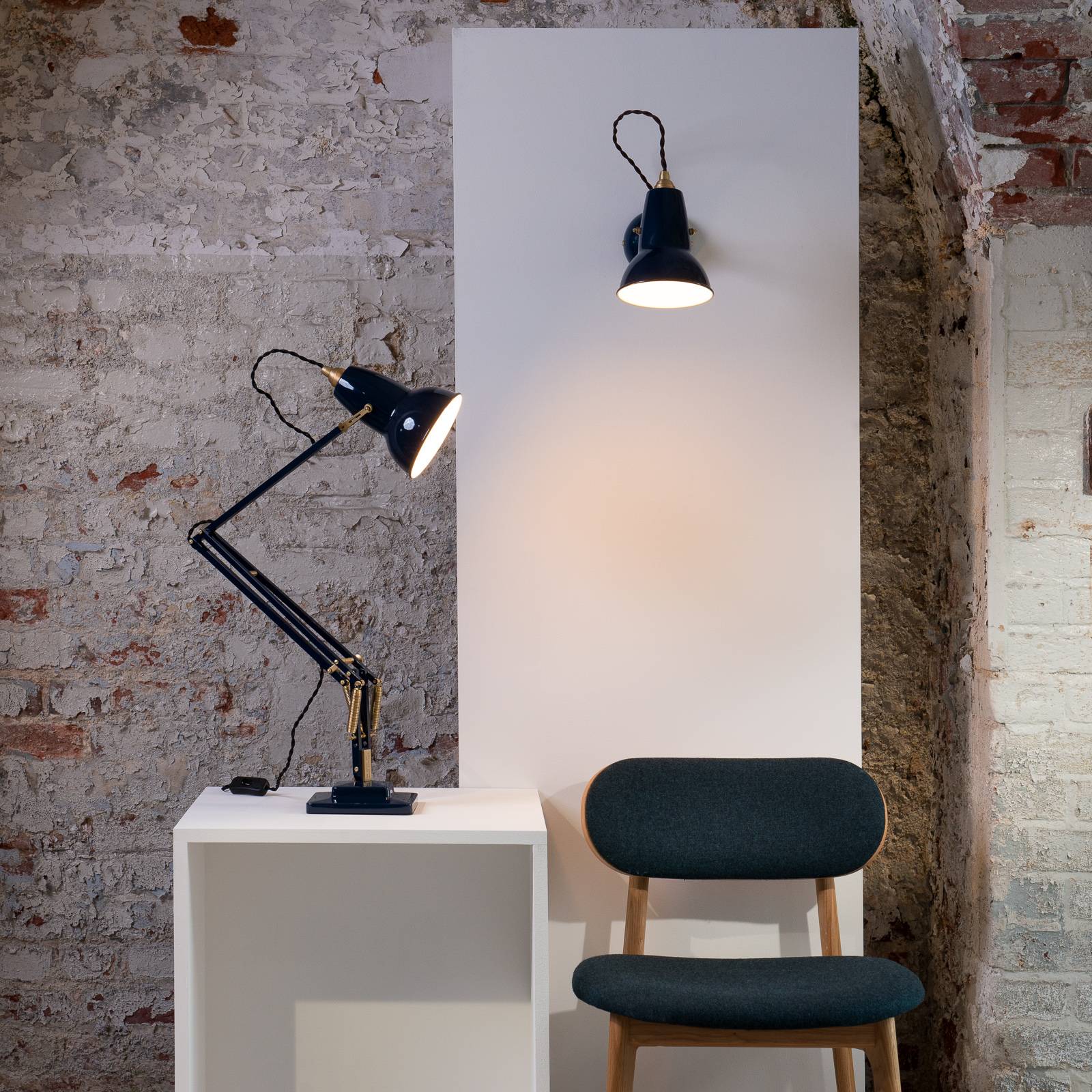 Anglepoise Original 1227 Brass -seinävalo, sininen